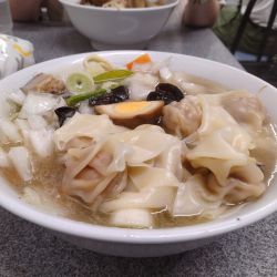 五目ワンタン麺