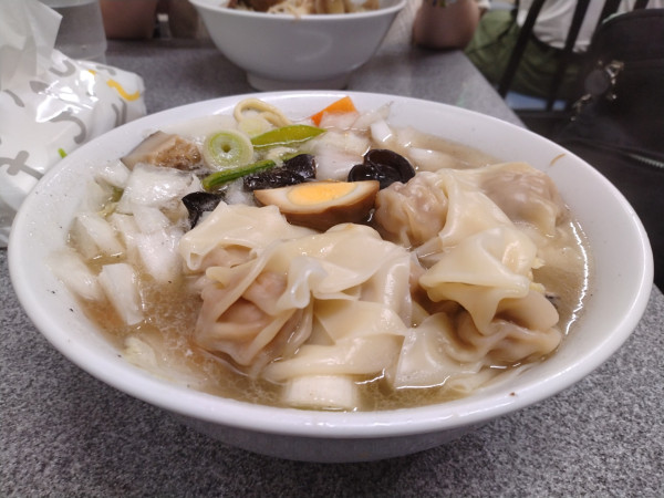 「五目ワンタン麺」@中華麺店 喜楽の写真