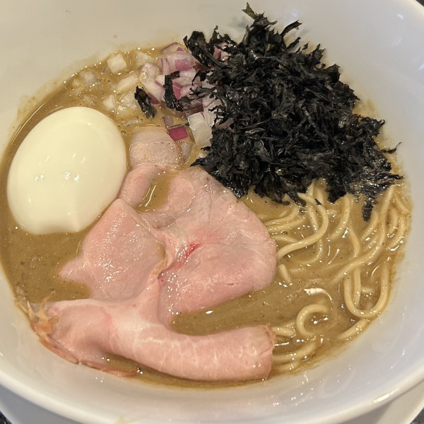 「濃厚煮干（しお）＋味玉」@にぼしら〜めん ニボ太郎の写真