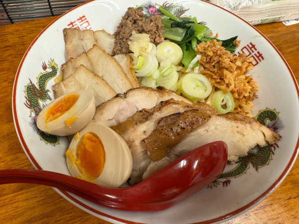 「全部のせスペシャル　1400」@油そば 八三郎の写真