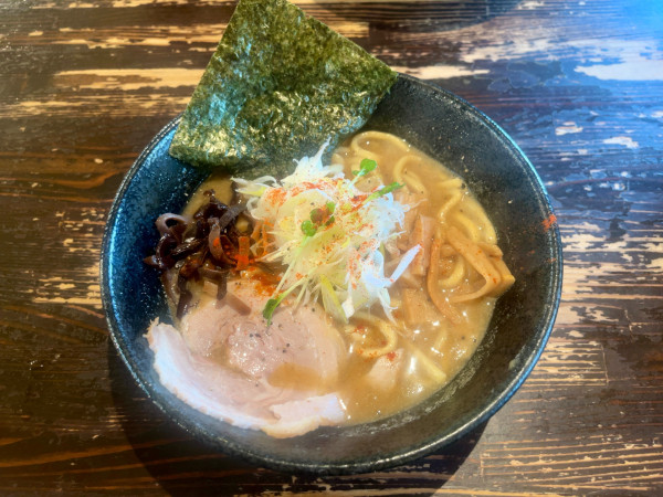 「ギドラらぁめん1,030円」@らぁめん屋 うどすの写真