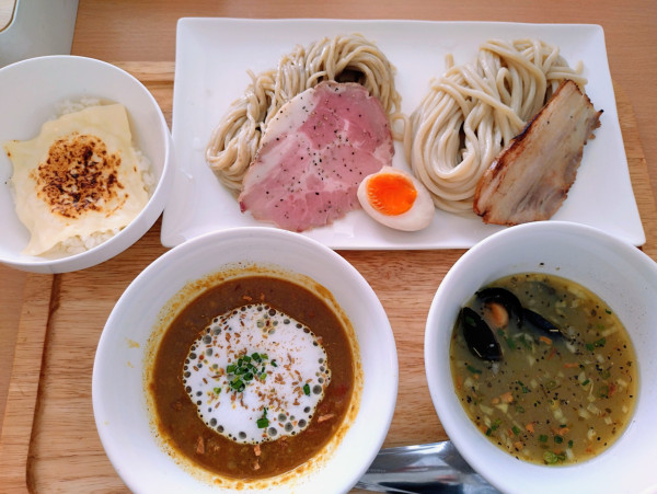 「2☓2つけ麺（ボンゴレ風つけ汁&キーマカレーつけ汁）」@FREEATの写真