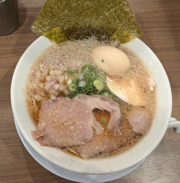 「特製背脂醤油らぁ麺（1190円）」@らぁ麺 ひよこの写真