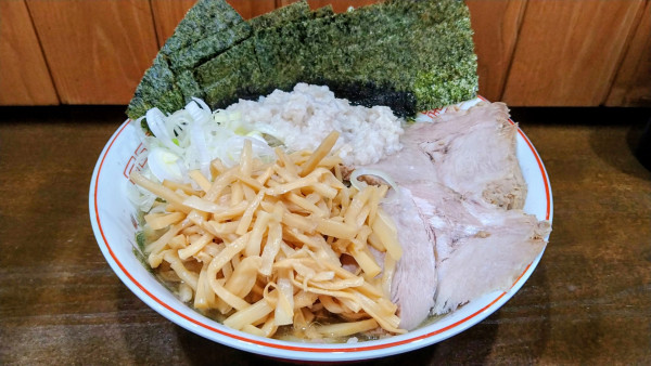 「しょうゆ中華そば(中･身入り)+海苔･メンマ」@手打ち中華そば 酒田 鹿島田店の写真