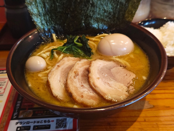 「MAXラーメン+無料ライス」@横濱家系ラーメン 明豊家 住吉店の写真