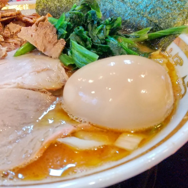 「#特製ラーメン #油多め #1250円 #ライス食べ放題 #10」@家系ラーメン 裏大輝家 青物横丁店の写真