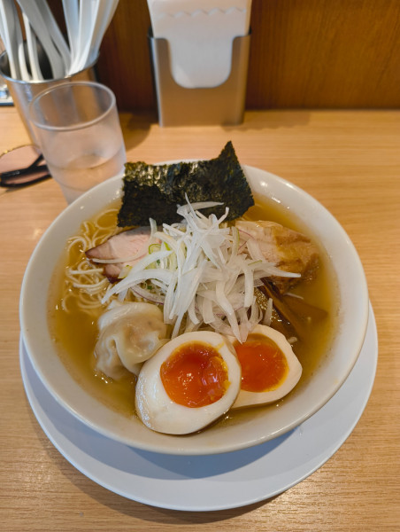 「特製中華そば（塩）+大盛　1630円」@中華そば やなぎやの写真