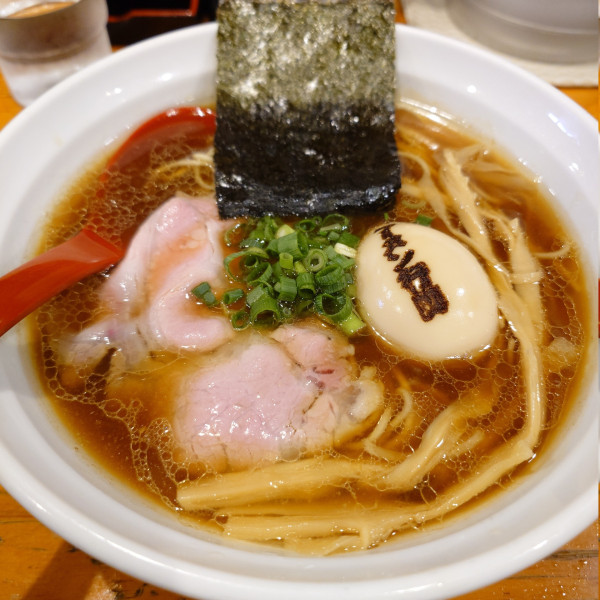 「４種の木樽仕込み醤油とハイブリッド香味油の王道中華そば」@麺や 亀陣の写真