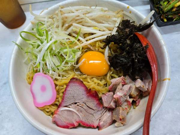 「油そば大盛(ちぢれ麺)+辛ニラ」@MISO HANAMICHI 本店の写真