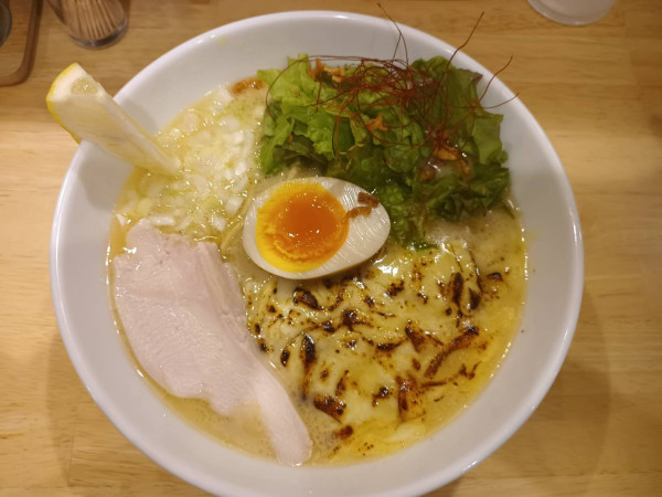 「炙りチーズ特製鶏白湯麺」@トクベツ。の写真