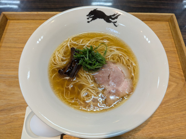 「焼アゴ純水 中華そばハーフ」@麺馳走オオカミの写真