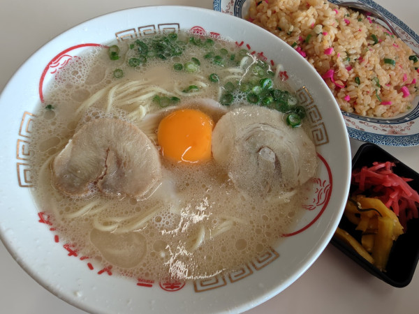 「ラーメン 540円 生たまご60円」@丸幸ラーメンセンター 基山店の写真