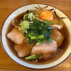 肉ニラそば+生卵(700円)