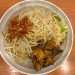 汁なし辛豚　全マシ　生卵　チーズ