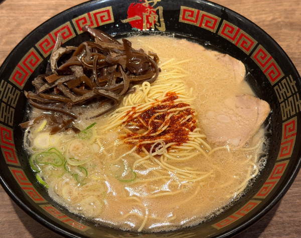 「ラーメン980円＋キクラゲ130円」@一蘭 岐阜店の写真