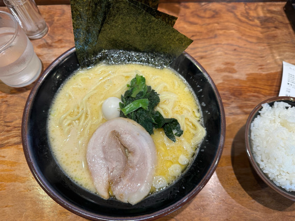 「塩ラーメン」@横浜家系ラーメン たくみ家 桜土浦インター店の写真