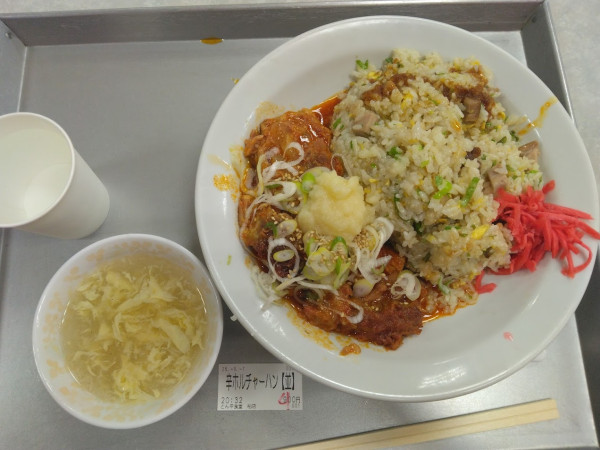 「辛ホルチャーハン並900円」@とん平食堂 柏店の写真