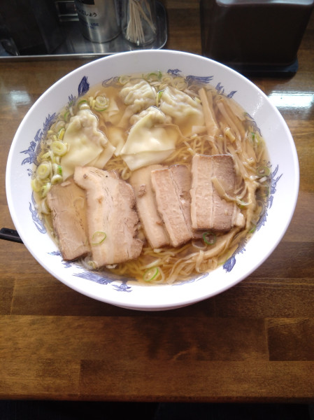 「[支那そば]ワンタンメン＋チャーシュー（大盛り）」@支那そば へいきち 旭店の写真