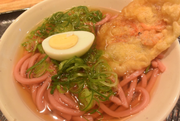 「がんばれカープ  赤うどん」@驛麺家の写真