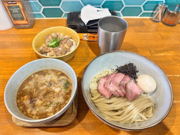 「得製酸辛魚つけそばと豚煮込み飯」@拉麺mellowの写真