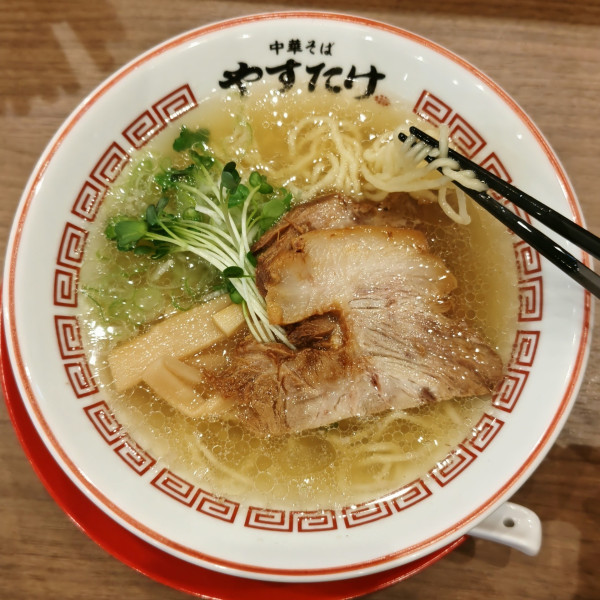 「塩らーめん（680円）、醤油らーめん（680円）」@中華そば やすたけの写真