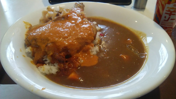 「バターチキンソースカレー ご飯少なめ 890円」@すき家 足立鹿浜店の写真