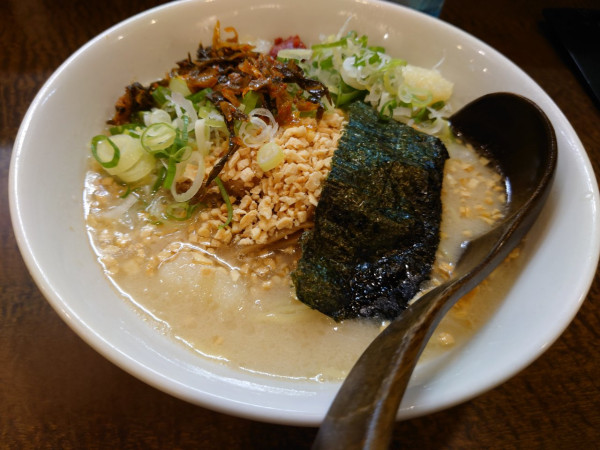 「揚げにんにくらーめん」@一指禅 本川越店の写真