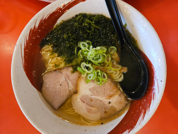 「天然塩ラーメン」@中国料理 一品香の写真
