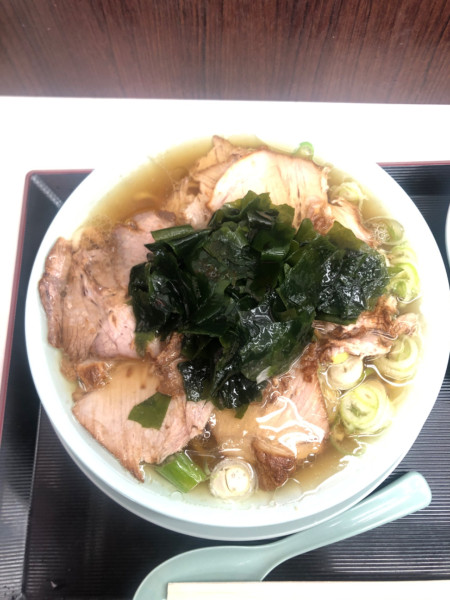 「チャーシュー麺、ワカメ、無料ライス中」@新橋ニューともちんラーメン 蒲田西口駅前店の写真