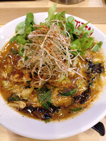 「【マニア】辛いトンコツラーメン　1100円」@中華そば すばる食堂の写真