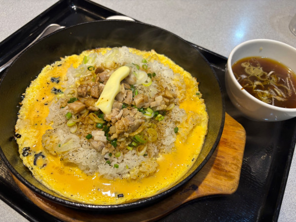 「鉄板イタめしニンニクバター味780円+黄金の味噌ラーメン」@らあめん花月嵐 清瀬北口店の写真