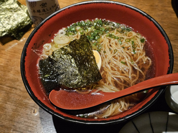 「焼き干ししょう油ラーメン　825円」@津軽の酒処 わたみの写真