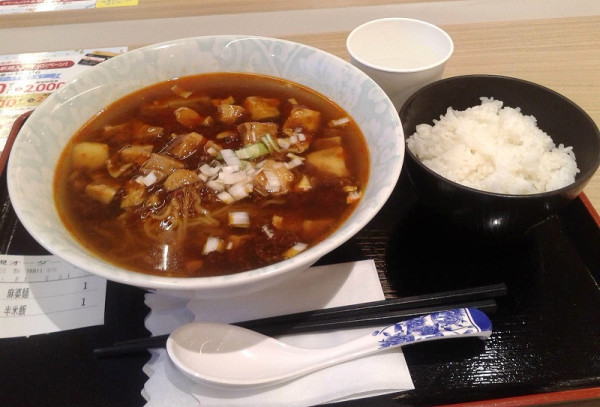 「麻婆麵(935円)+半ライス(275円)」@中華料理 菜香菜 金町店の写真