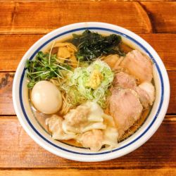 特製ラーメン【チャーシュー3枚・海老入りワンタン3個・味玉】
