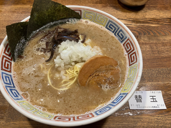 「とんこつ正油800円＋替え玉120円」@長浜らーめん 相模原店の写真