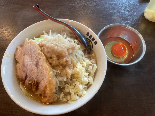 「ミニラーメン¥980+生卵¥100」@自家製麺まる太の写真