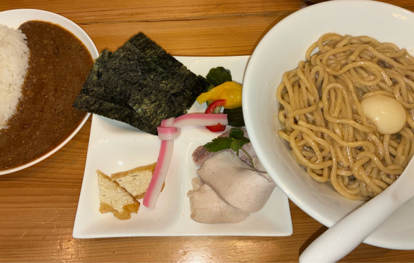 「白美卵のまぜSOBA大 1100円+スパイスカレー400円」@Ginza Noodles むぎとオリーブの写真