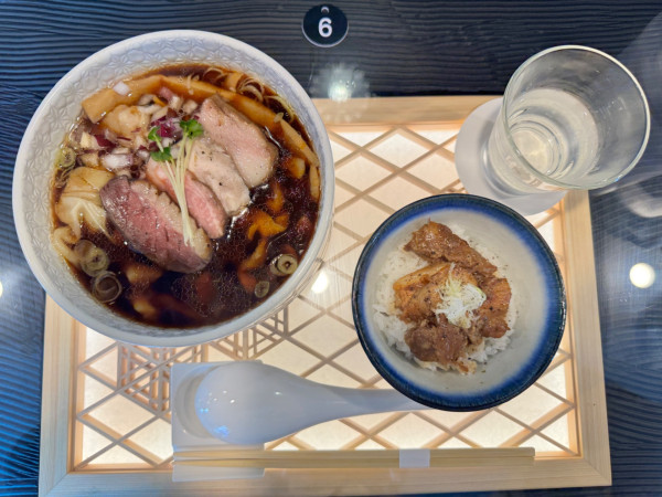 「特製中華そば（醤油）➕トロ肉丼」@中華そば 炎の写真