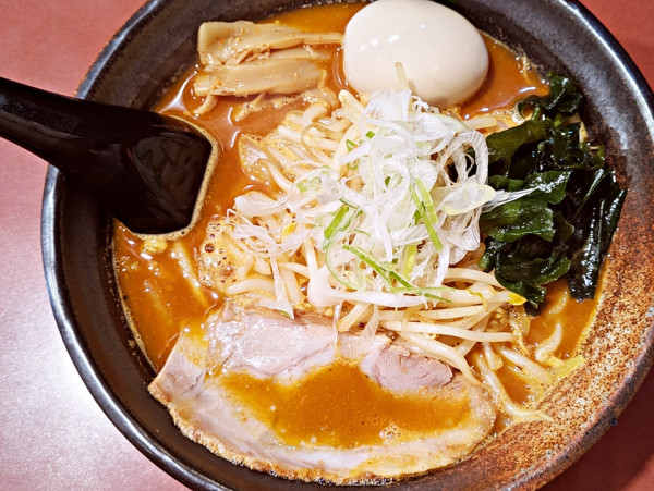 「鉄火麺＋味付玉子」@北海道らーめん ひむろ 亀戸店の写真