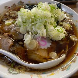 青島ラーメン800円＋刻みネギ増し：50円