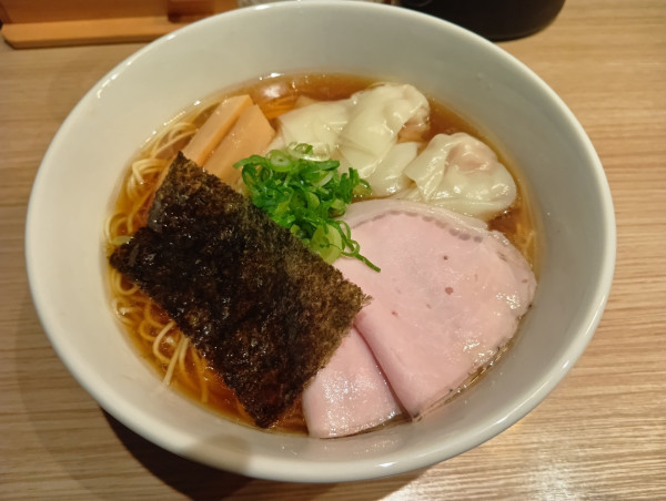 「志那蕎麦大盛　肉ワンタン２個」@支那蕎麦 澤田の写真