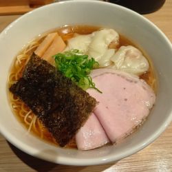 志那蕎麦大盛　肉ワンタン２個