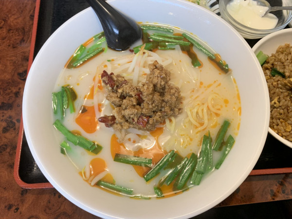 「とんこつ台湾ラーメン＋半チャーハン」@台湾美食城 味源 押上店の写真