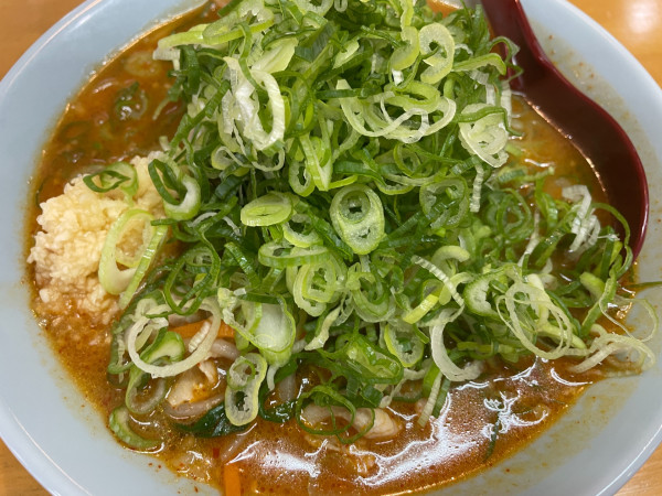 「辛味噌ラーメン：990円＋ねぎ：150円＋ニンニク×税=12」@麺屋丸福の写真