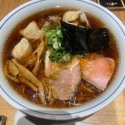 醤油ワンタンらぁ麺（本店サイズ）