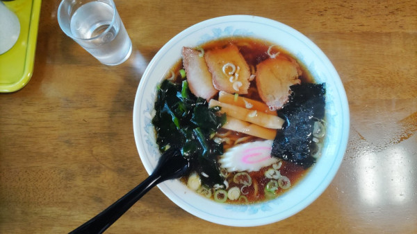 「醤油ラーメン750円」@手打中華 鈴木食堂の写真