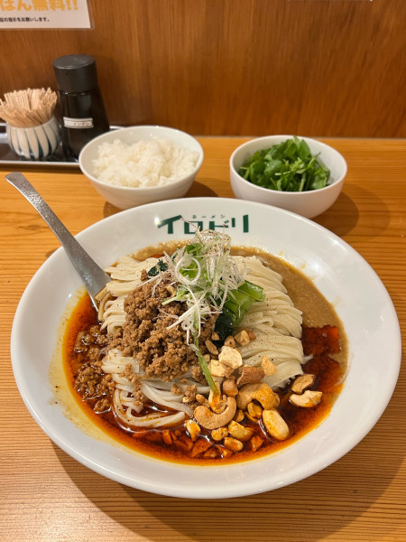 「汁なし黒酢担々麺」@ラーメン イロドリの写真