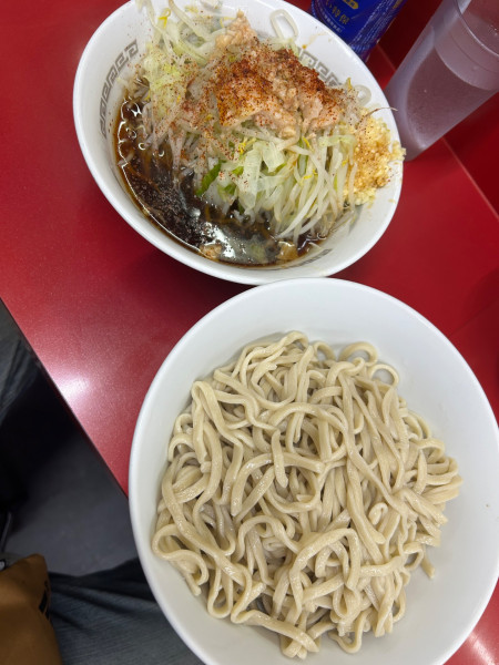 「小つけ麺(950円+150円) 生卵 100円」@ラーメン二郎 越谷店の写真