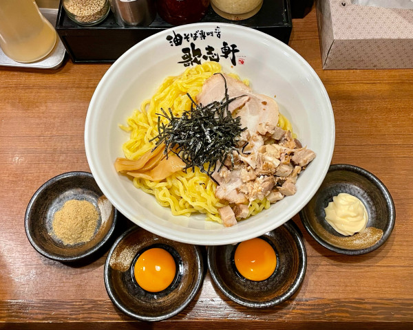 「油そば でら盛り(350g,990円)/マヨネーズ(20円)/魚」@油そば専門店 歌志軒 名古屋駅西口店の写真