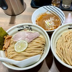 濃厚つけ麺(980円)/超(1kg,500円)